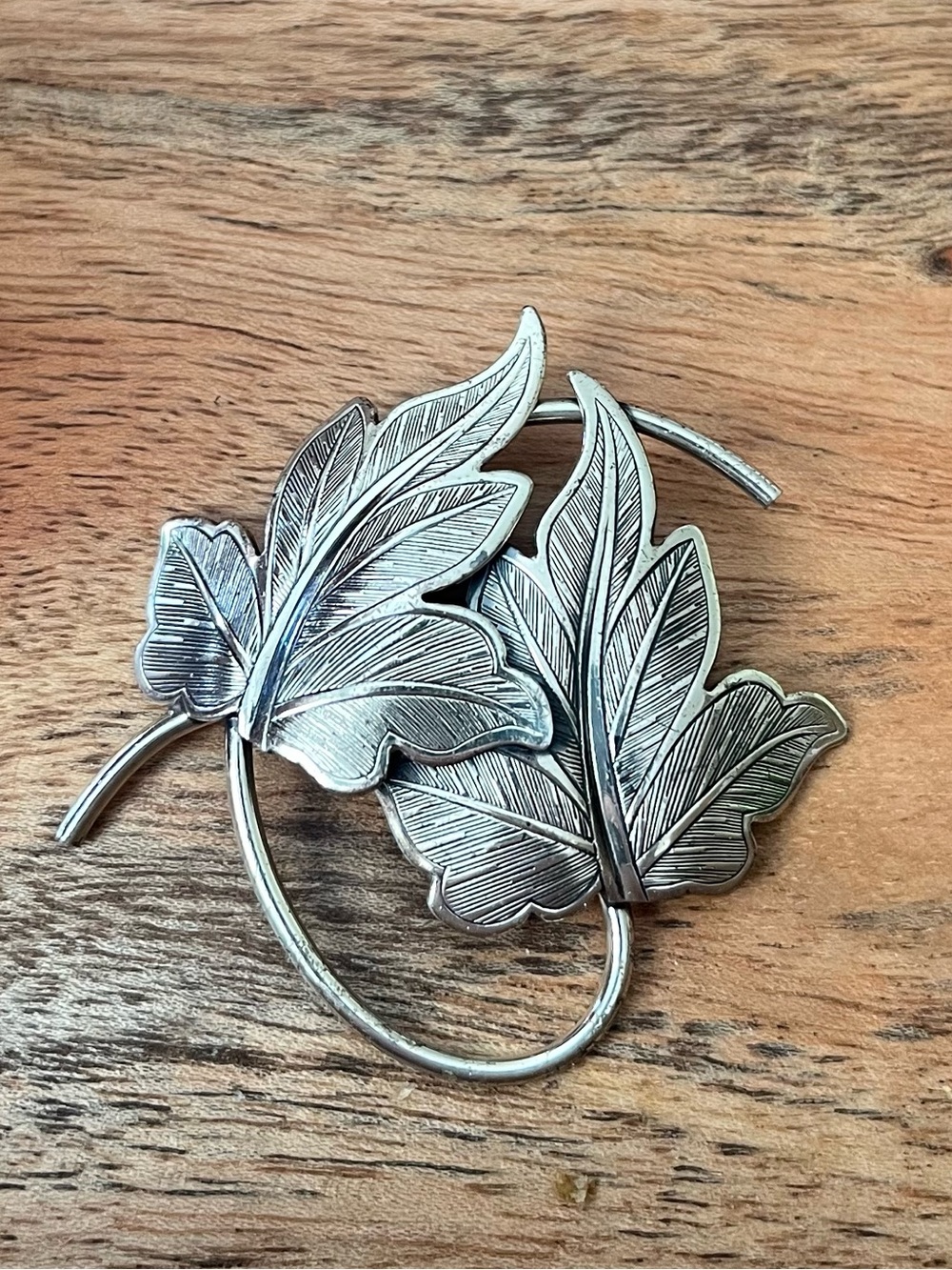 BEAU Sterling Silver textured double leaf brooch pin line etching tiered leaf